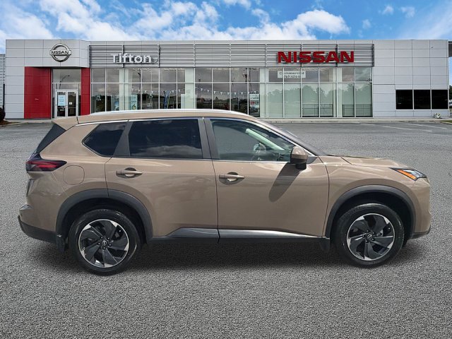Used 2024 Nissan Rogue SV w/ SV Premium Package FWD image 8