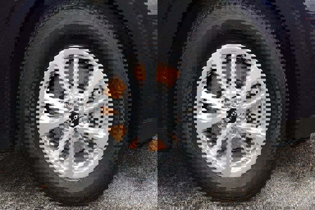 Used 2023 Kia Carnival LX image 5