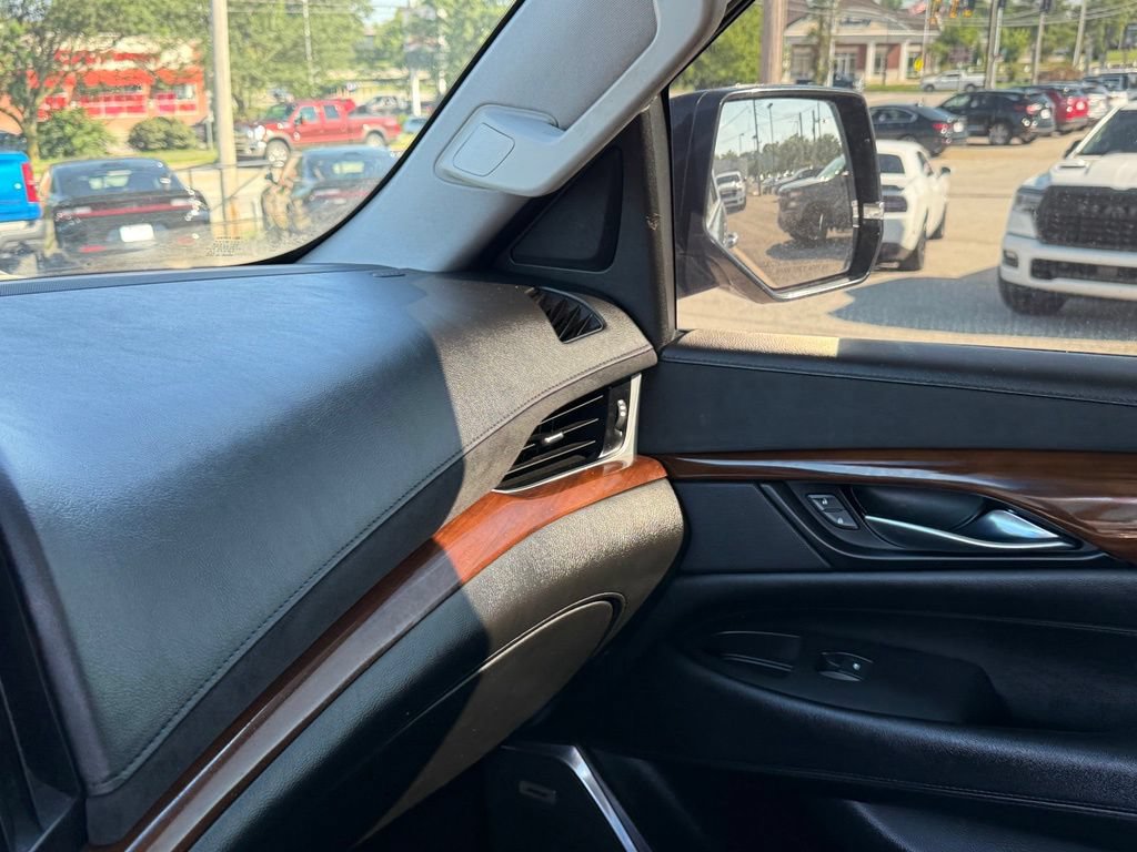 Used 2019 Cadillac Escalade Luxury AWD/4WD image 22