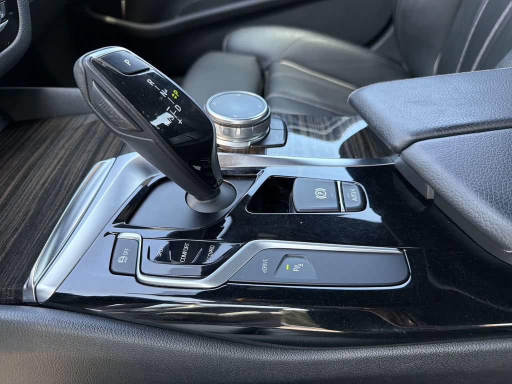 Used 2018 BMW 530e xDrive AWD/4WD image 25