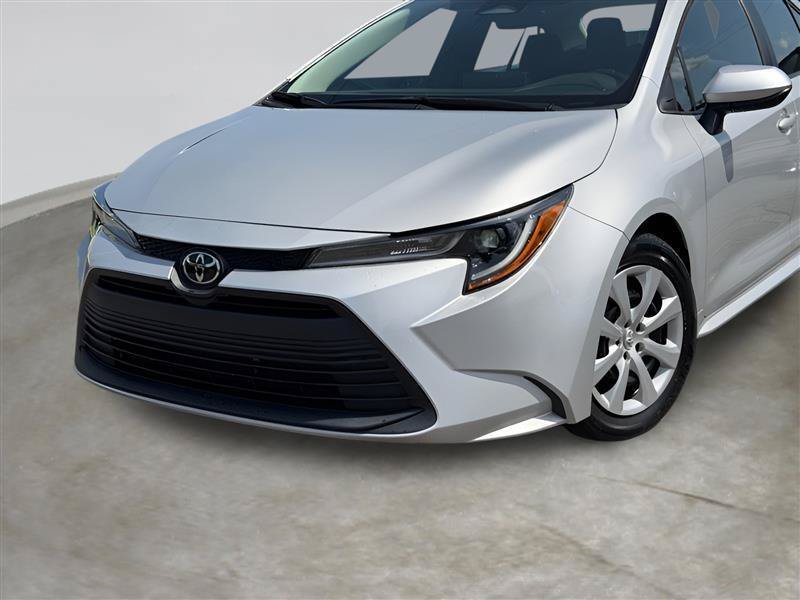 Used 2023 Toyota Corolla LE FWD image 3