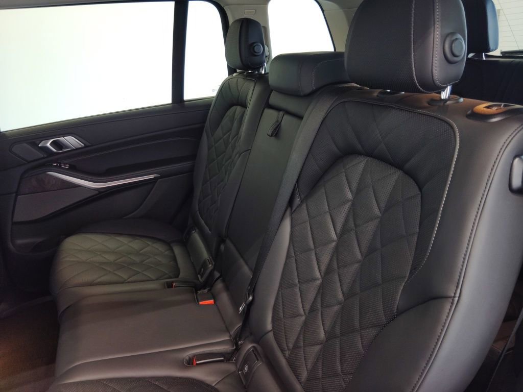 Used 2023 BMW X7 xDrive40i w/ Premium Package image 42