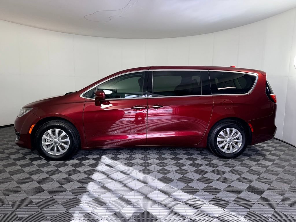 Used 2018 Chrysler Pacifica Touring Plus FWD image 10
