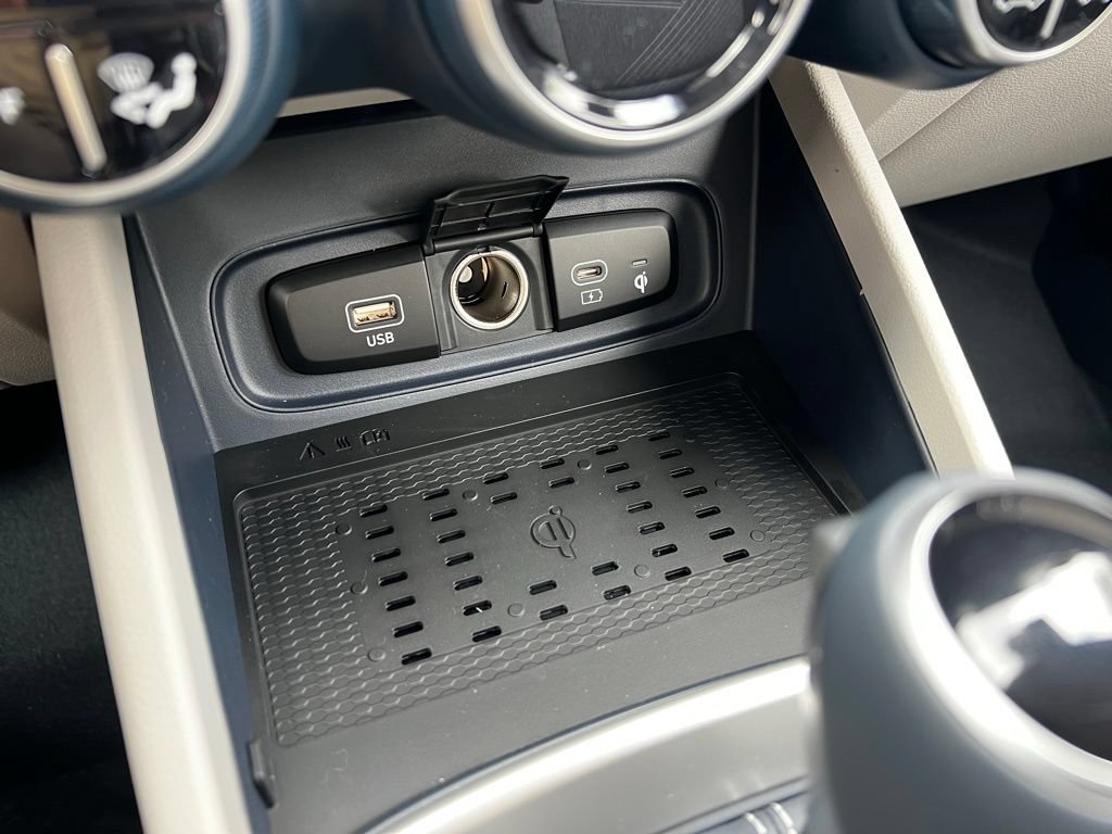 New 2026 Hyundai Venue SEL FWD image 41
