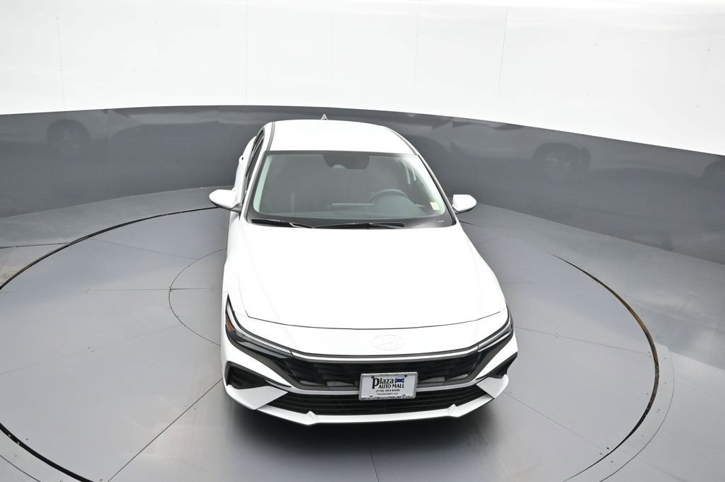 Certified 2025 Hyundai Elantra SE image 34