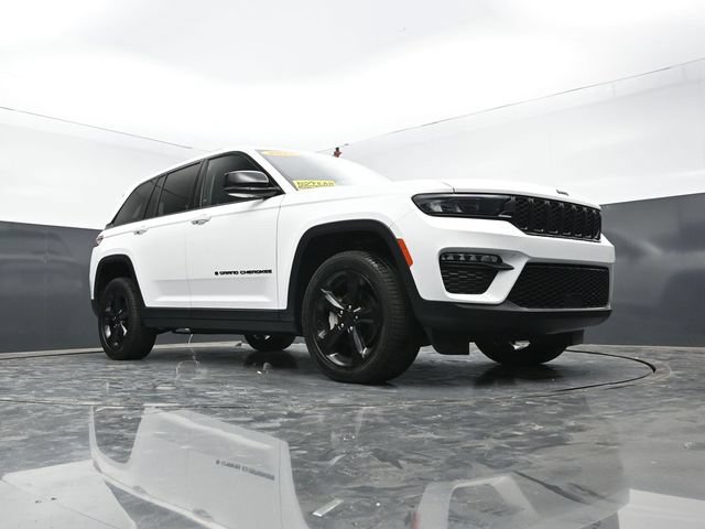 Used 2023 Jeep Grand Cherokee Limited w/ Black Appearance Package AWD/4WD image 60