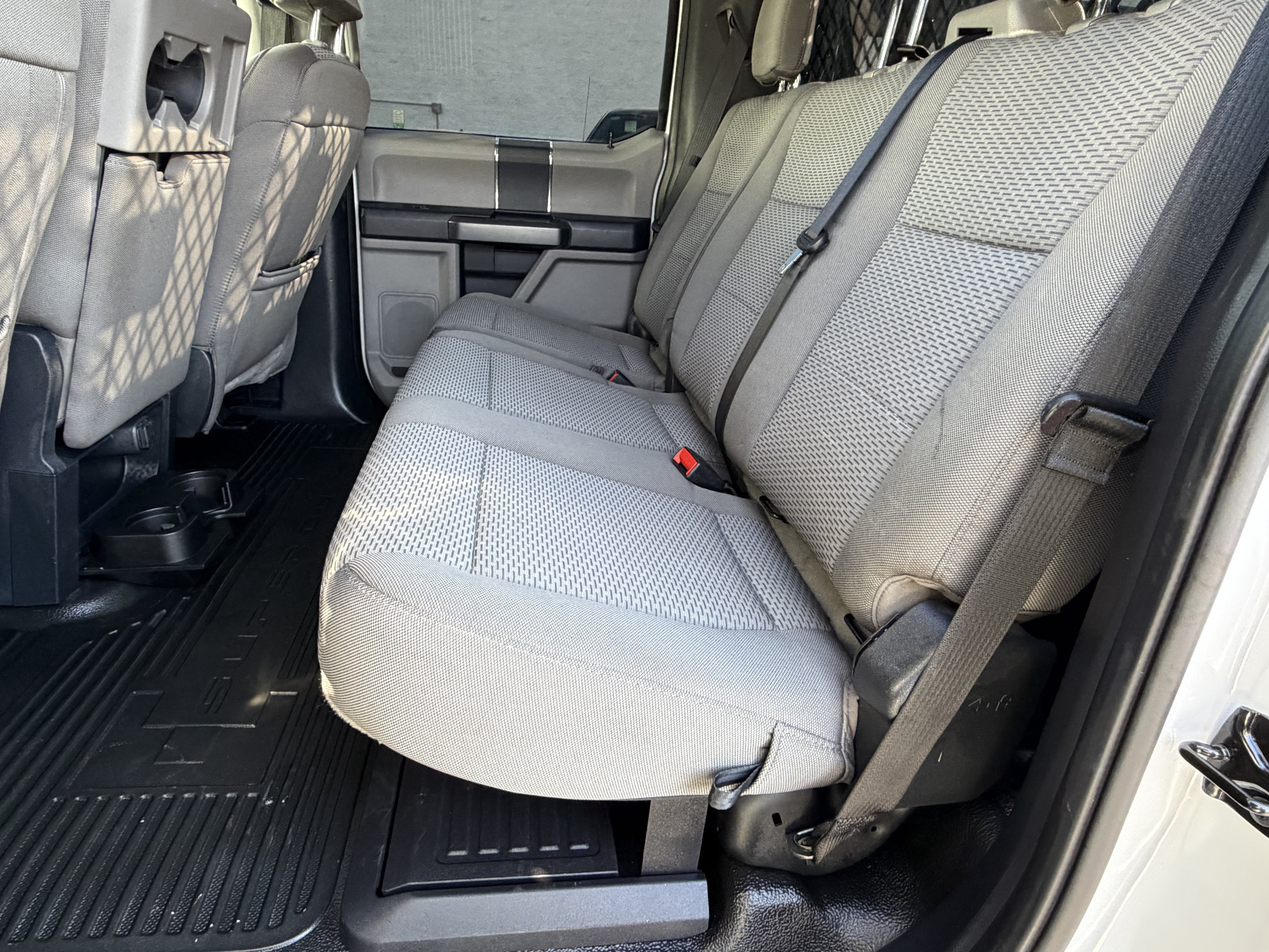 Certified 2022 Ford F550 2WD Crew Cab Super Duty w/ XLT Value Package image 21