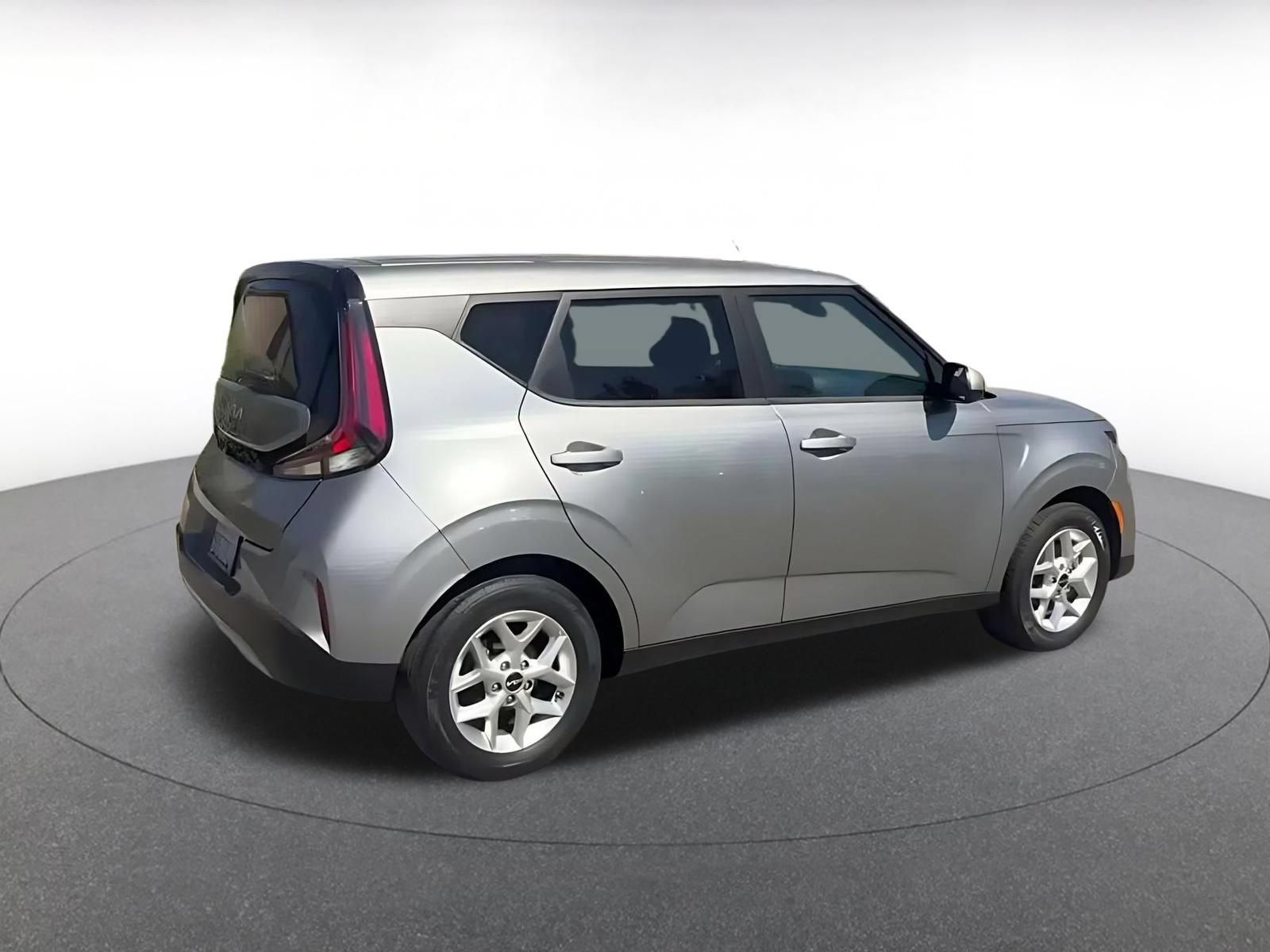 Used 2025 Kia Soul LX w/ LX Technology Package FWD image 14