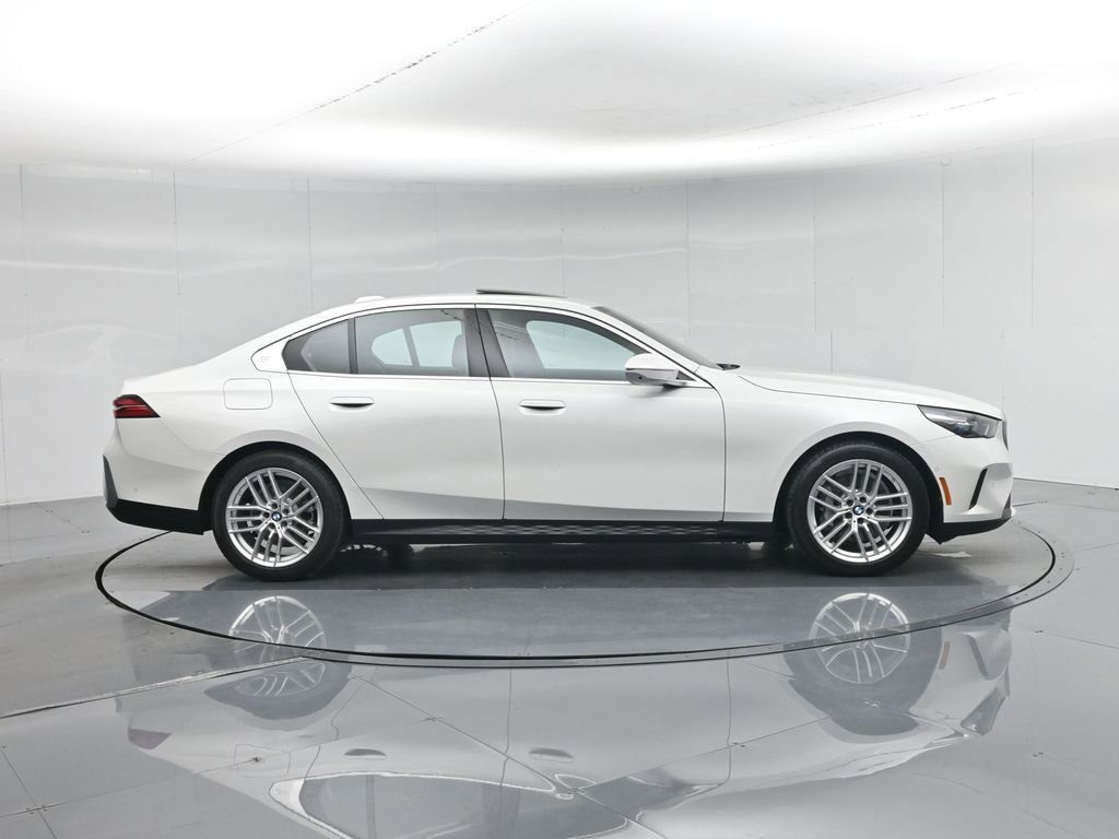 Used 2025 BMW 530i xDrive w/ Premium Package image 28