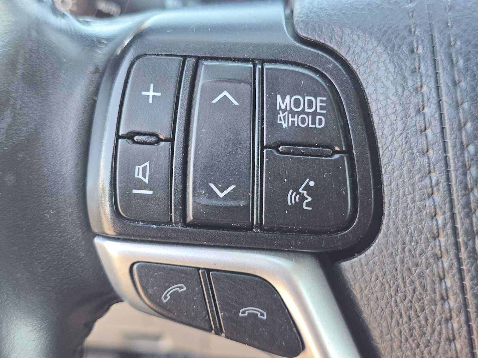 Certified 2019 Toyota Highlander XLE w/ Carpet Mat Package (TMS) AWD/4WD image 30