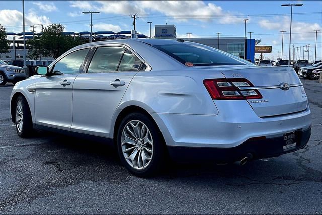 Used 2018 Ford Taurus Limited image 3