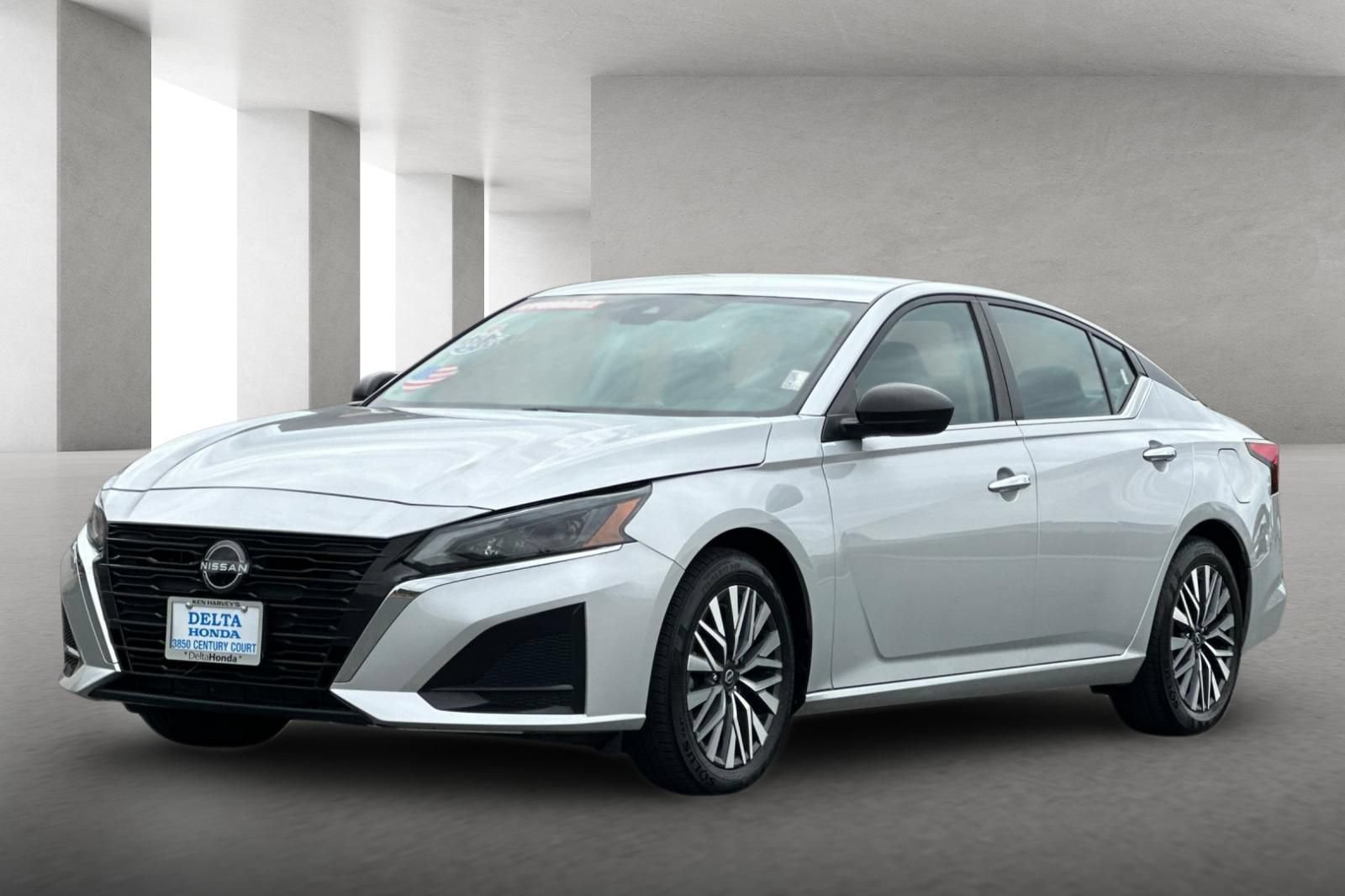 Used 2024 Nissan Altima 2.5 SV FWD image 8