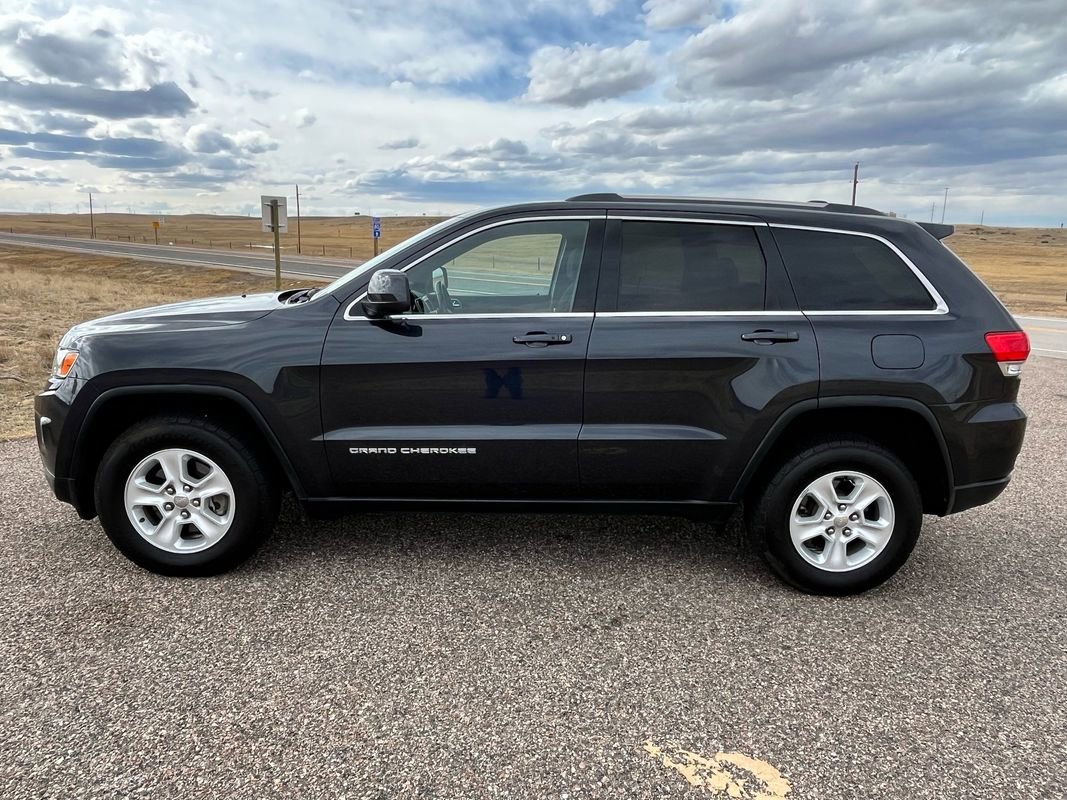 Used 2015 Jeep Grand Cherokee Laredo w/ Quick Order Package 23E image 2