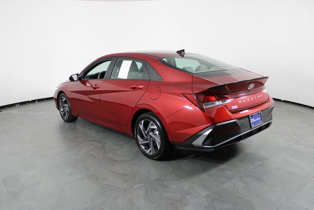 Certified 2025 Hyundai Elantra Sport image 4
