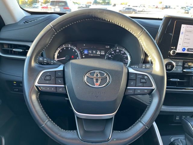 Used 2024 Toyota Highlander LE AWD/4WD image 34