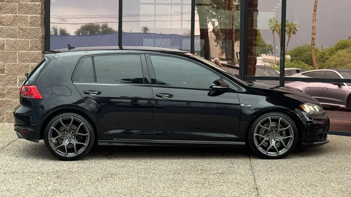 Used 2017 Volkswagen Golf R 4-Door AWD/4WD image 14