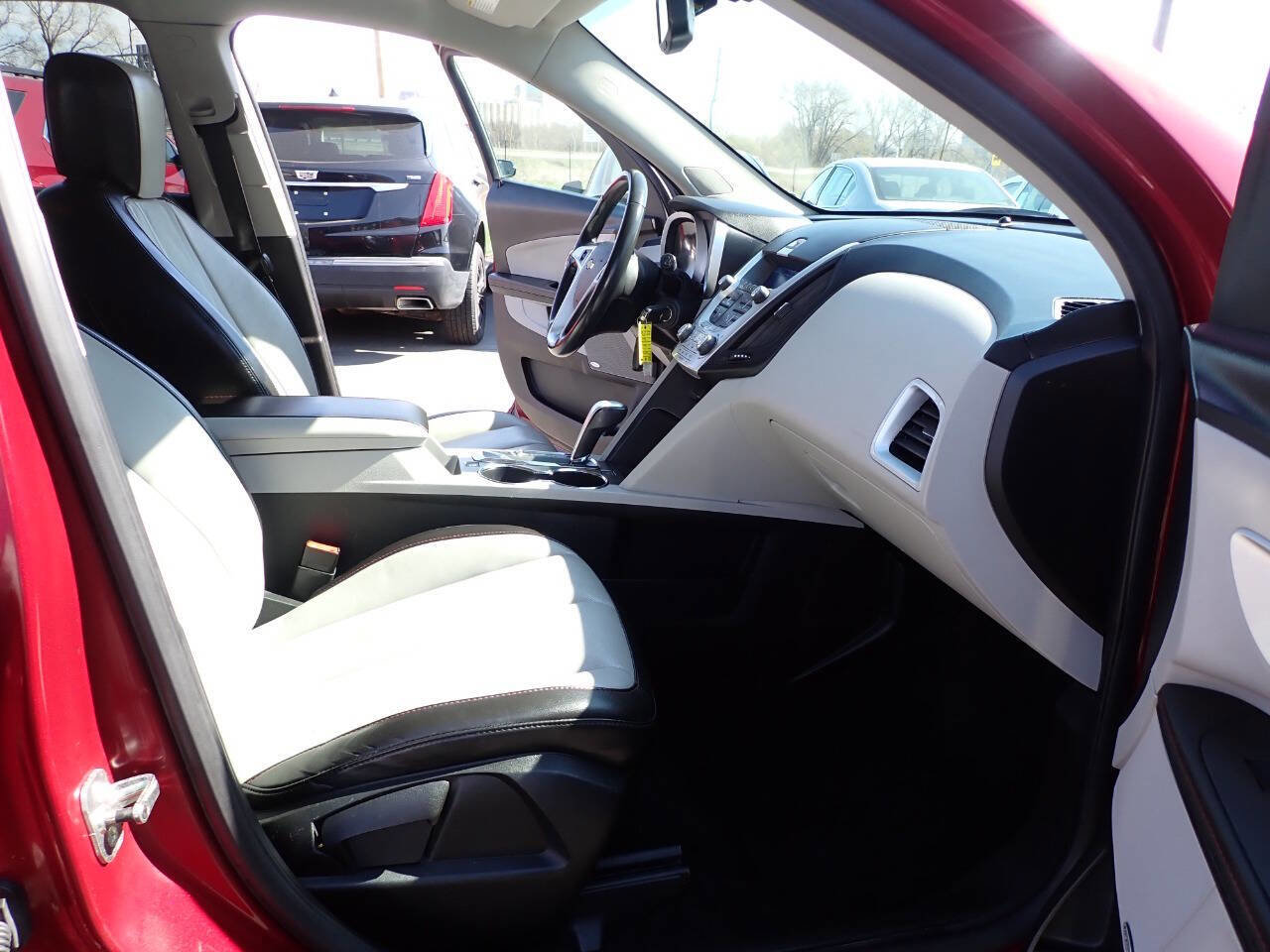 Used 2011 Chevrolet Equinox LT FWD image 12
