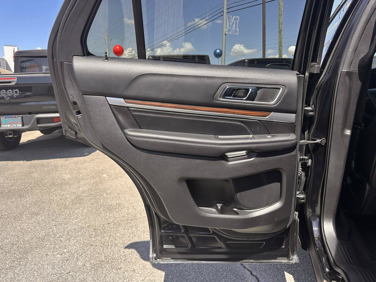 Used 2016 Ford Explorer Limited w/ Equipment Group 301A AWD/4WD image 25