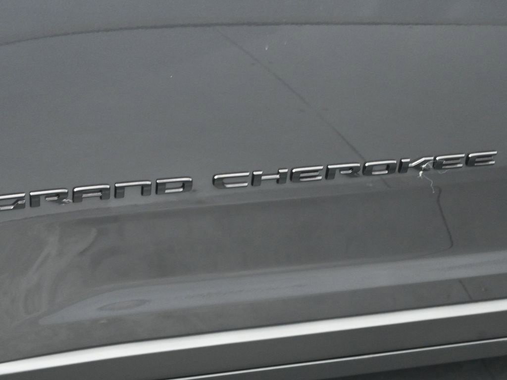 New 2025 Jeep Grand Cherokee L Limited w/ Black Appearance Package image 13
