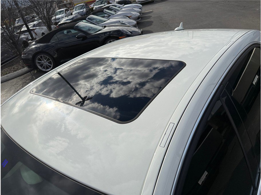 Used 2010 Mercedes-Benz E 350 4MATIC Sedan image 48