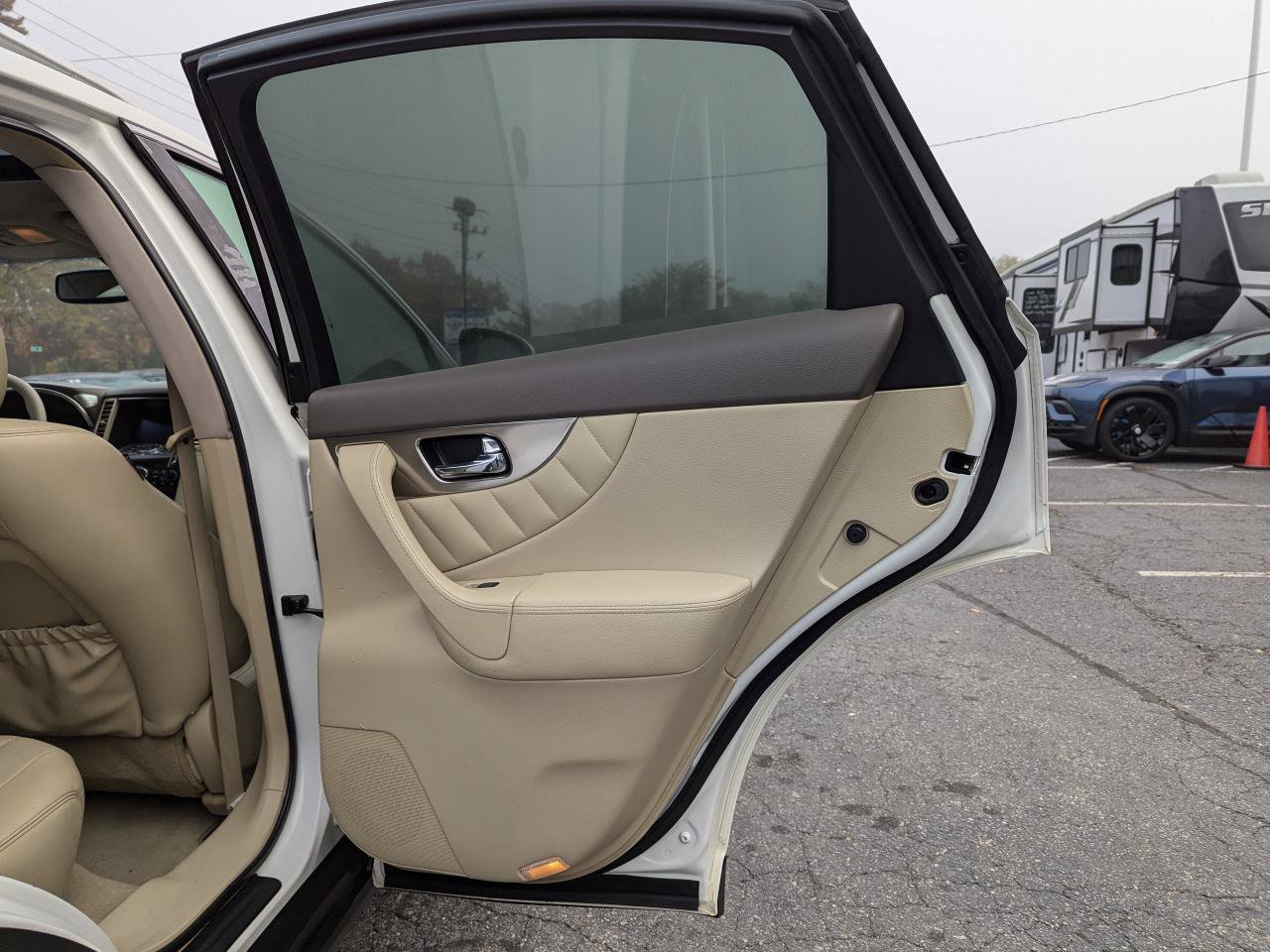 Used 2010 INFINITI FX35 AWD w/ Navigation Pkg image 39