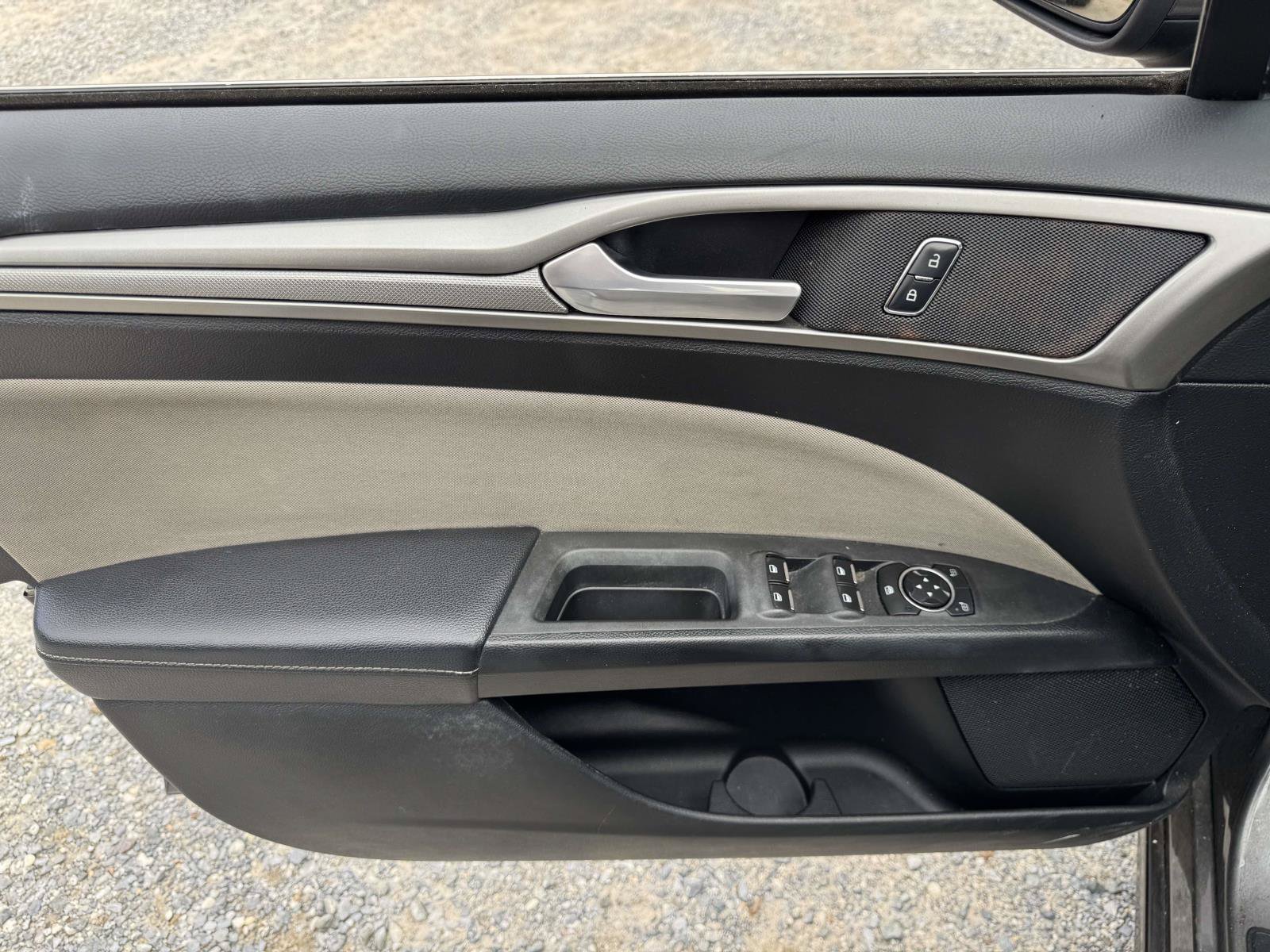 Used 2017 Ford Fusion S FWD image 13