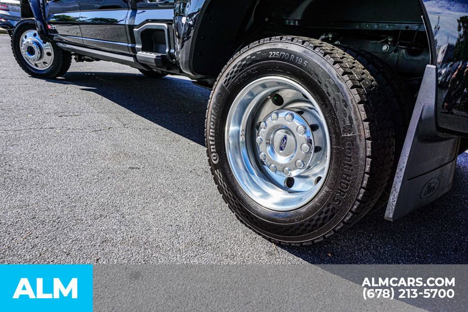 Used 2025 Ford F450 Platinum w/ FX4 Off-Road Package image 16