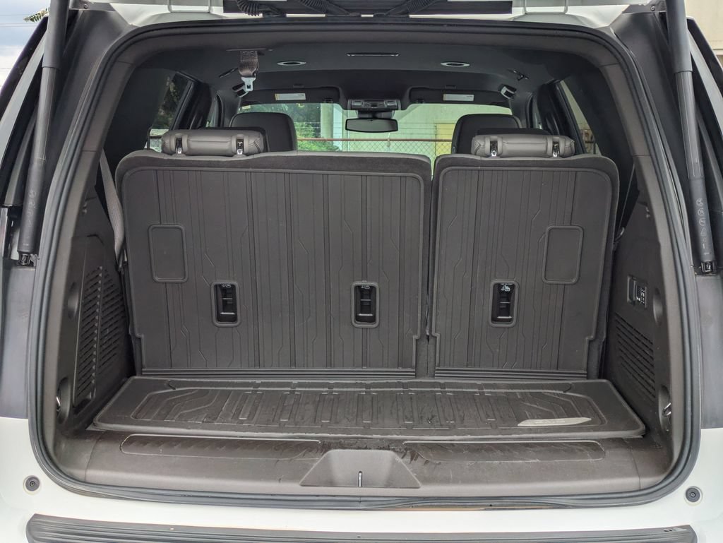 Used 2024 GMC Yukon SLT w/ SLT Luxury Package RWD image 13
