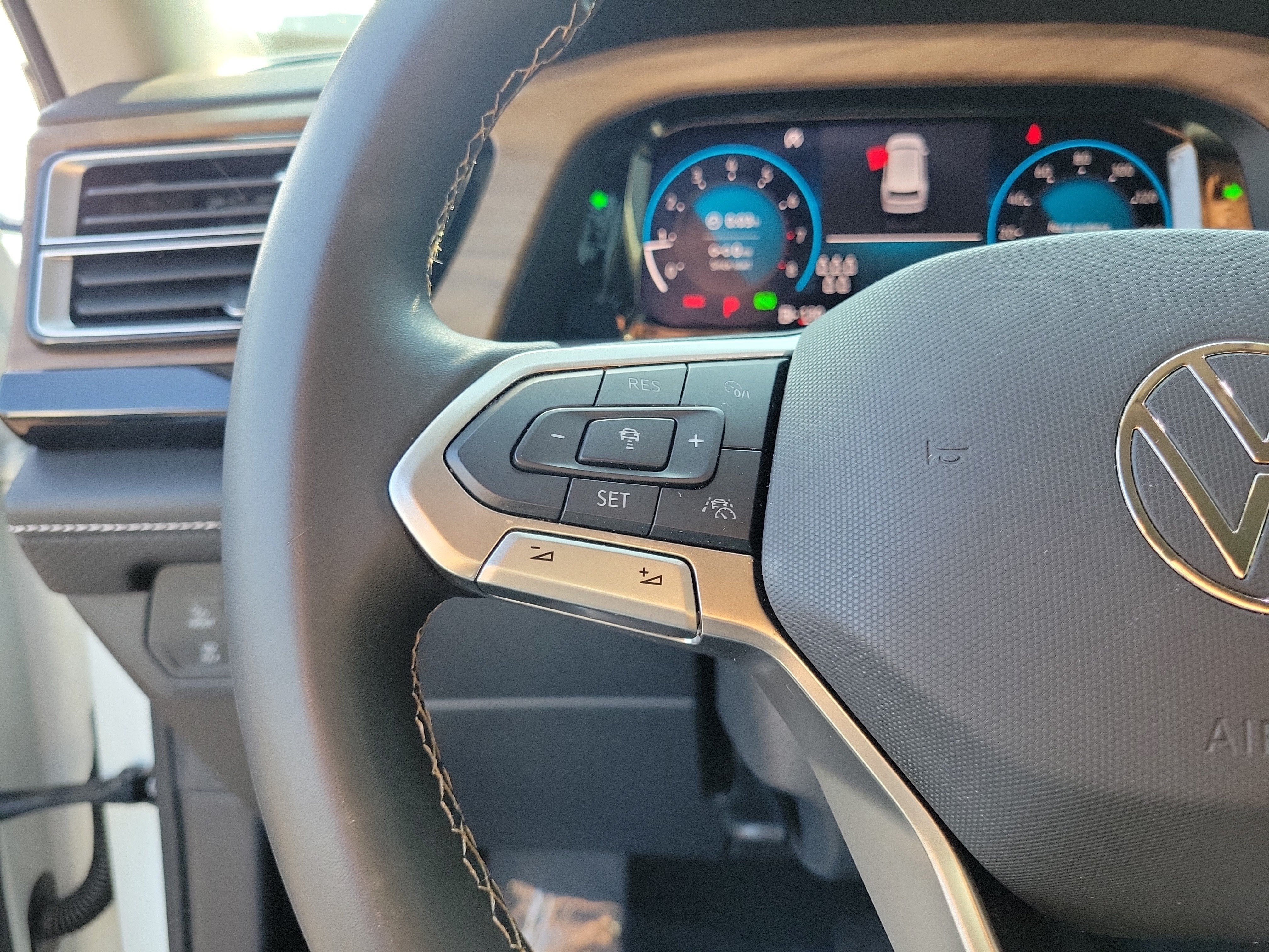 Used 2025 Volkswagen Atlas SE FWD image 22