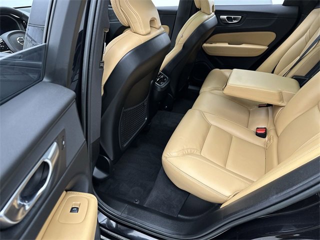 Certified 2023 Volvo XC60 B6 Ultimate w/ Climate Package image 23