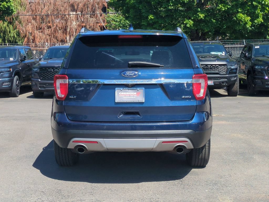 Used 2017 Ford Explorer XLT w/ Equipment Group 202A AWD/4WD image 6