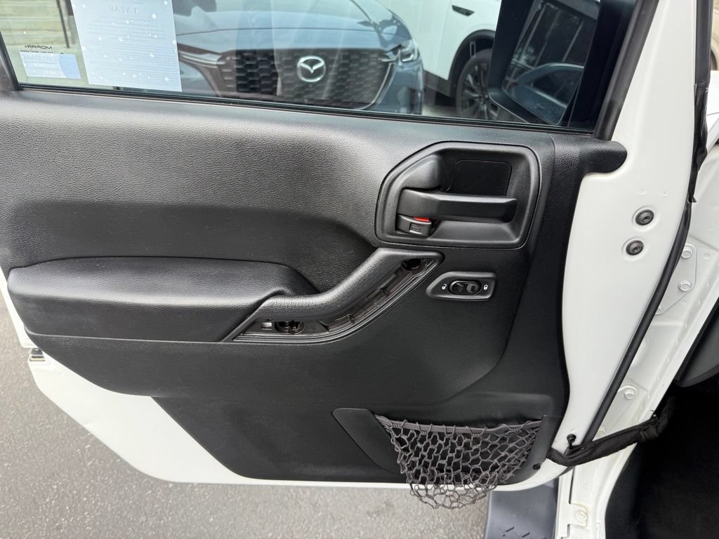 Used 2018 Jeep Wrangler Unlimited Sahara AWD/4WD image 29