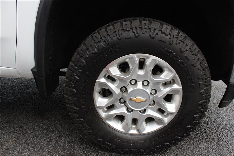 Used 2024 Chevrolet Silverado 2500 LT AWD/4WD image 10