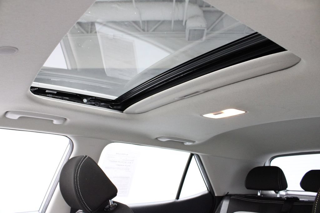 Used 2023 Hyundai Venue SEL FWD image 32