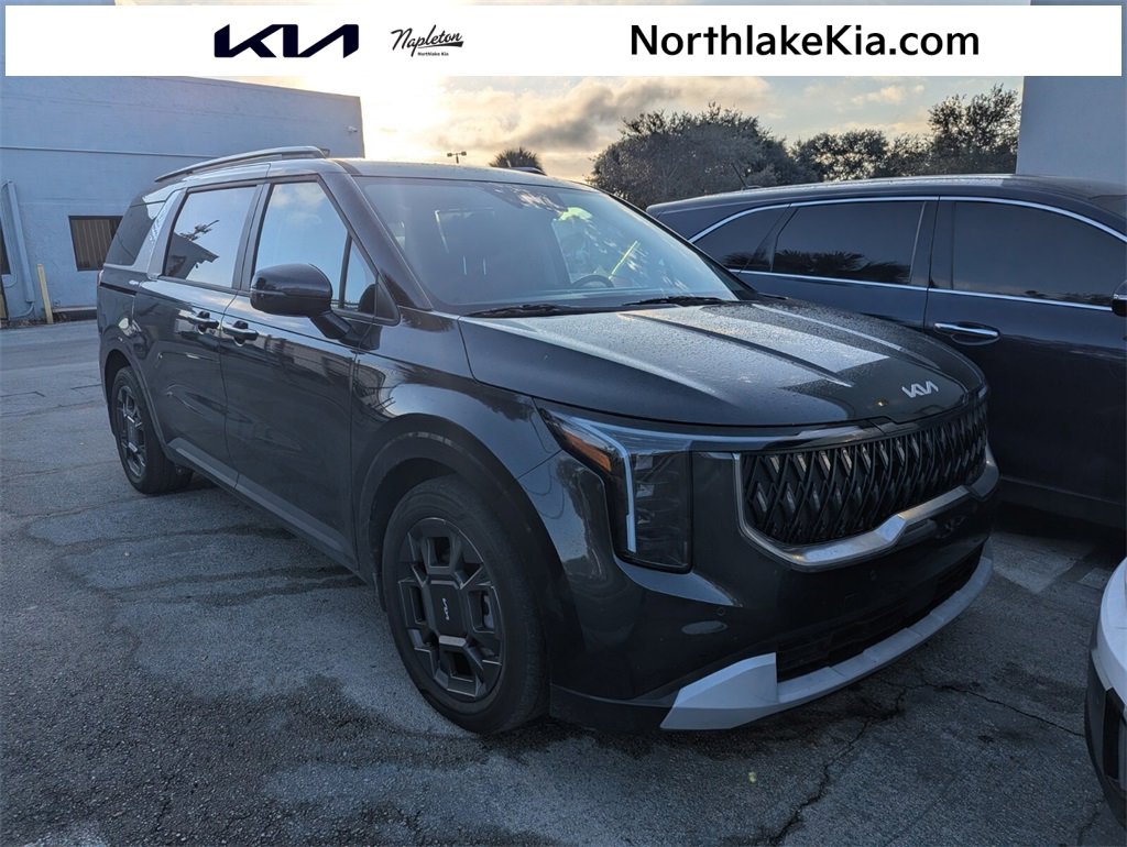 Used 2025 Kia Carnival EX image 1