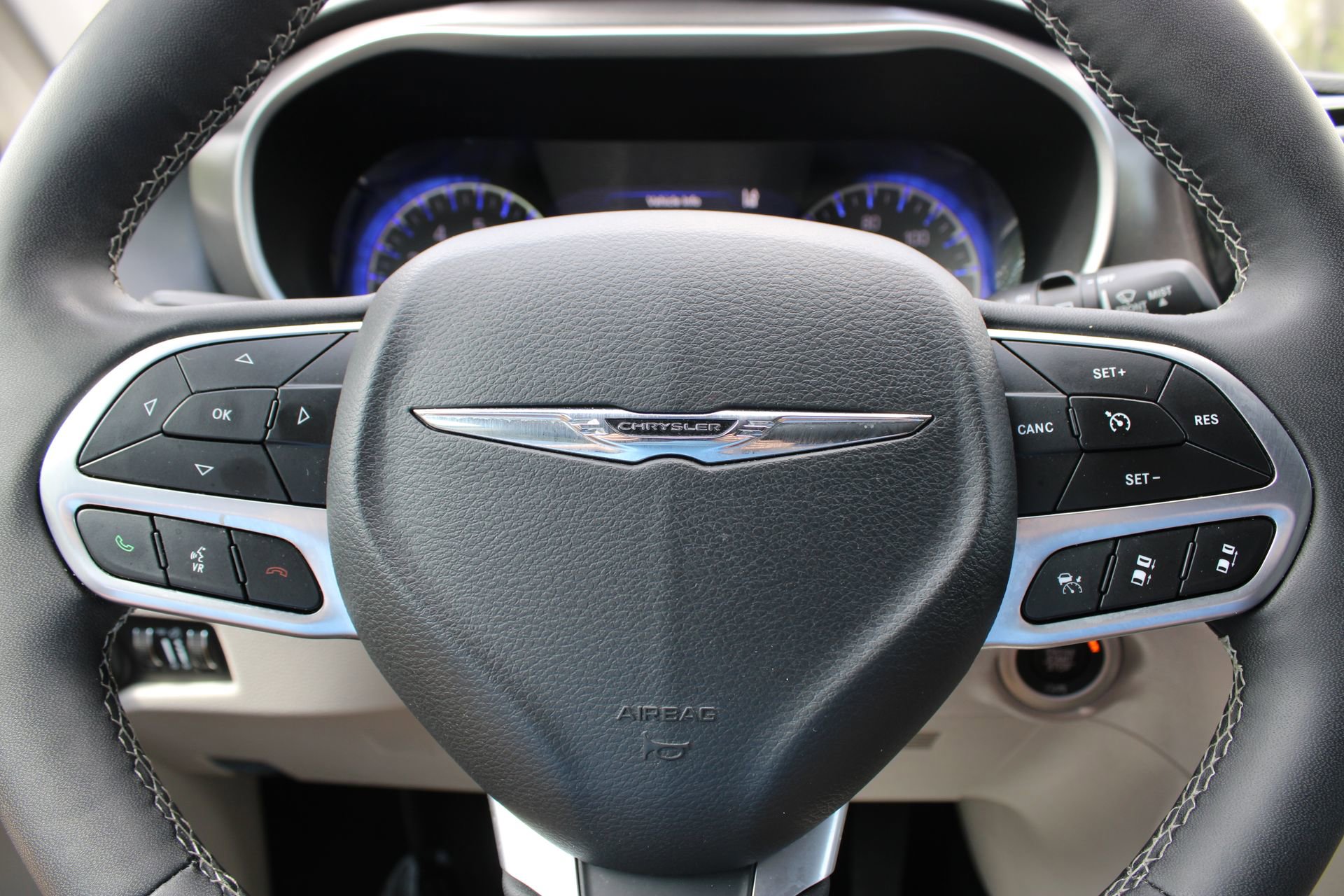 Used 2024 Chrysler Pacifica Touring-L image 26