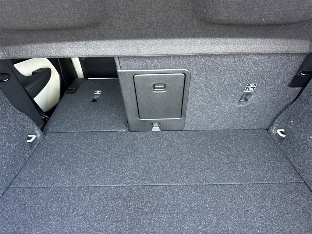 New 2026 Volvo XC40 B5 Plus w/ Protection Package Premier image 14