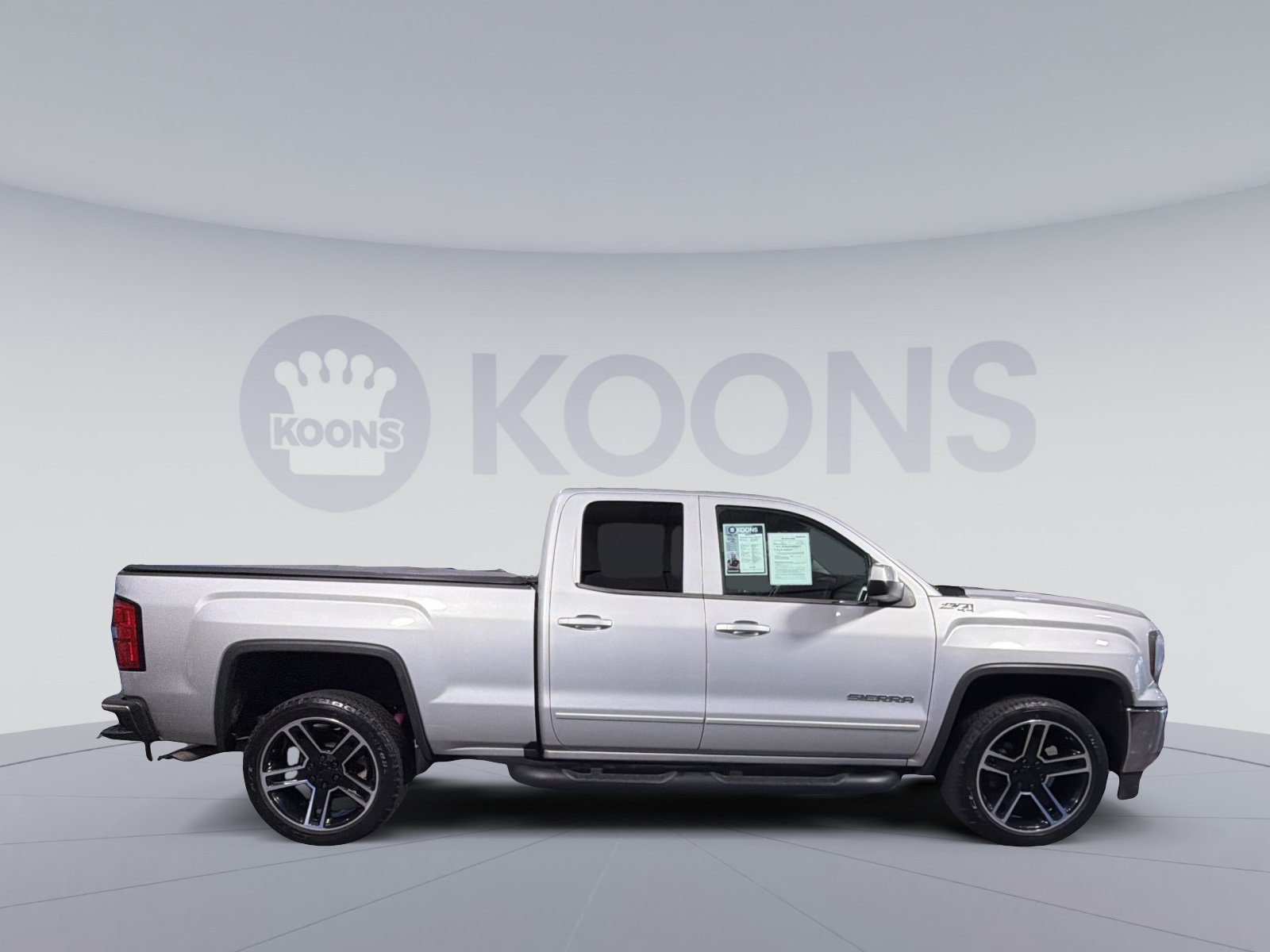 Used 2018 GMC Sierra 1500 SLE w/ Black Pack AWD/4WD image 8