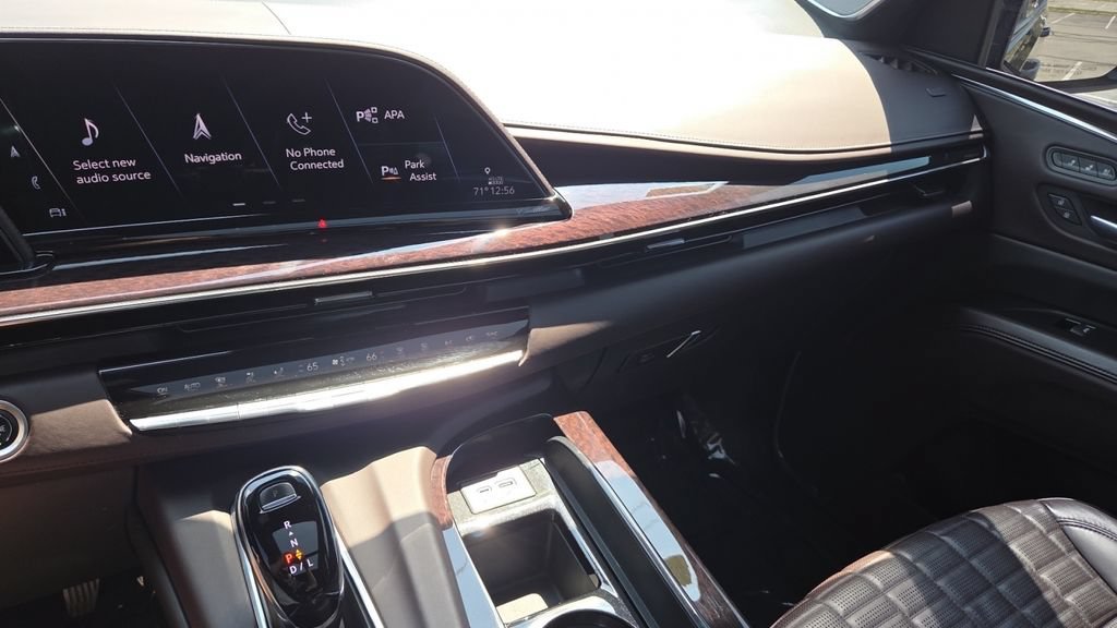 Used 2021 Cadillac Escalade Sport Platinum AWD/4WD image 18