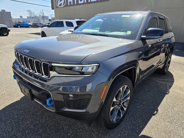 Used 2022 Jeep Grand Cherokee Overland image 2