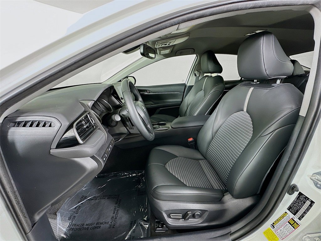 Used 2023 Toyota Camry SE image 18