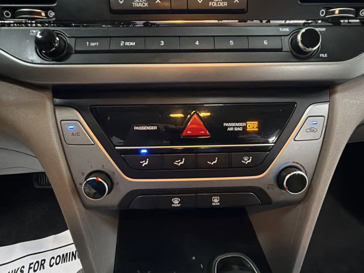 Used 2017 Hyundai Elantra SE FWD image 20