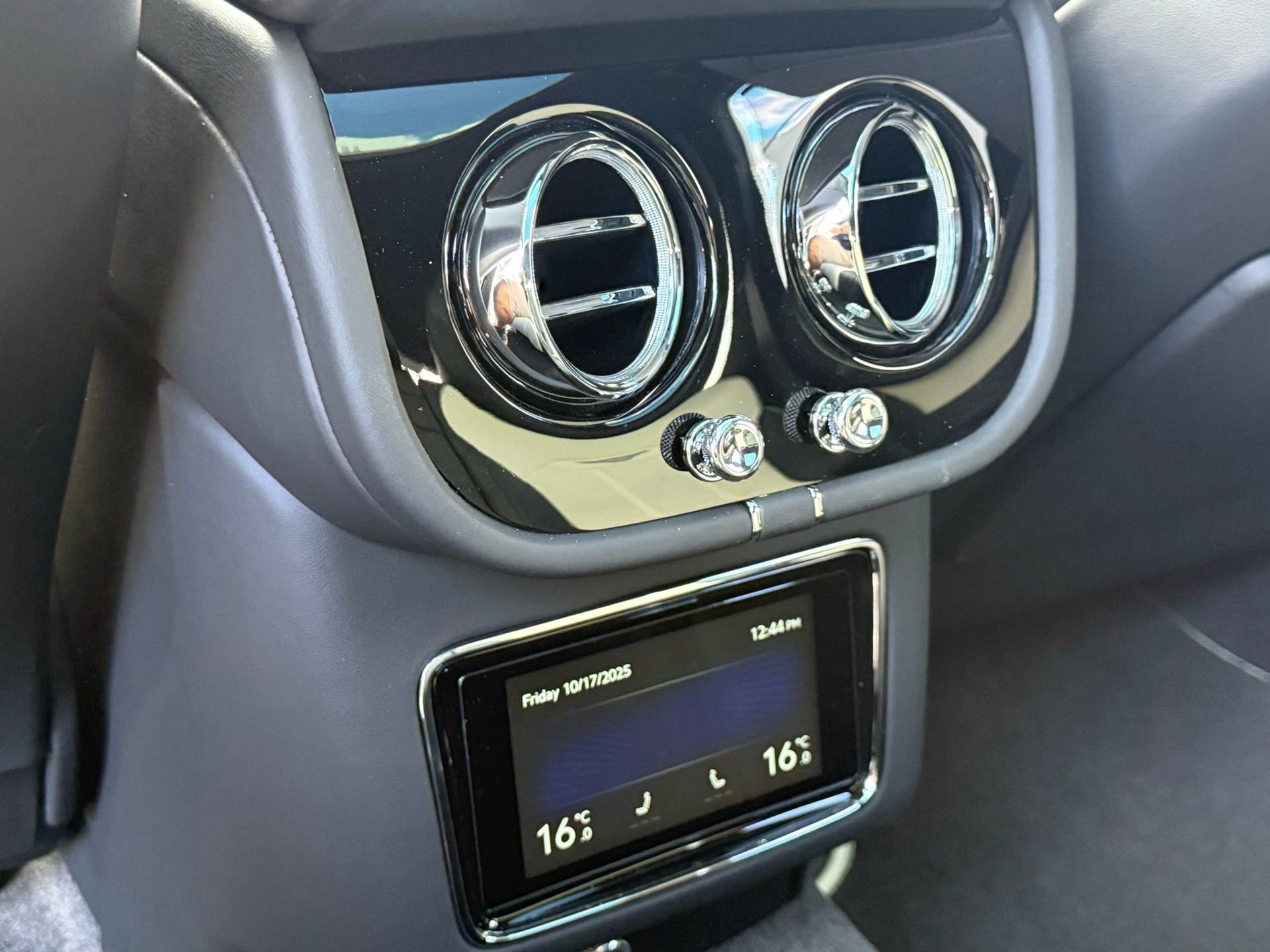 New 2025 Bentley Bentayga image 23