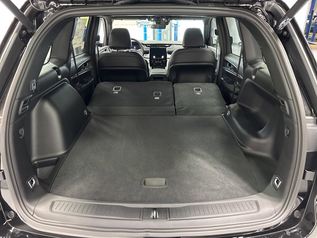 New 2025 Jeep Grand Cherokee Limited w/ Black Appearance Package image 38