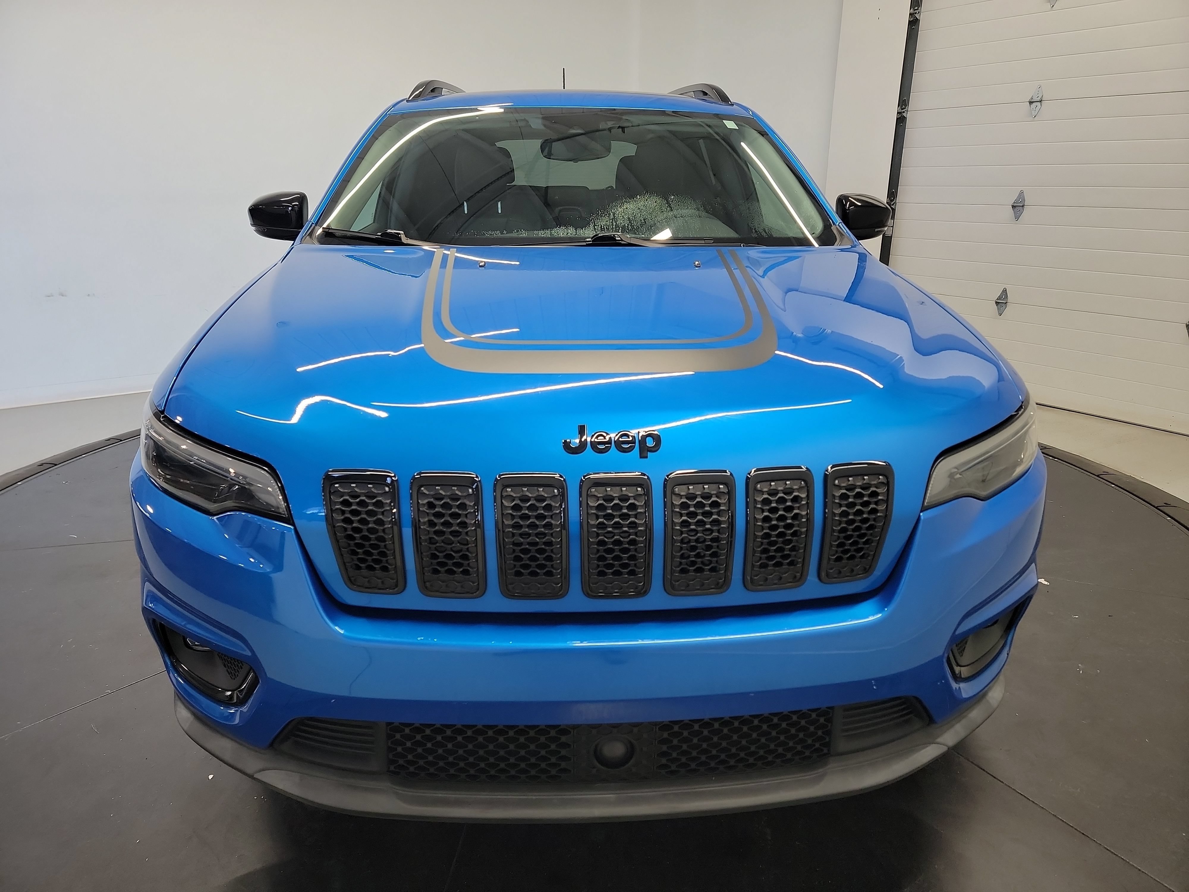 Used 2022 Jeep Cherokee Latitude w/ Sun & Sound Group AWD/4WD image 2