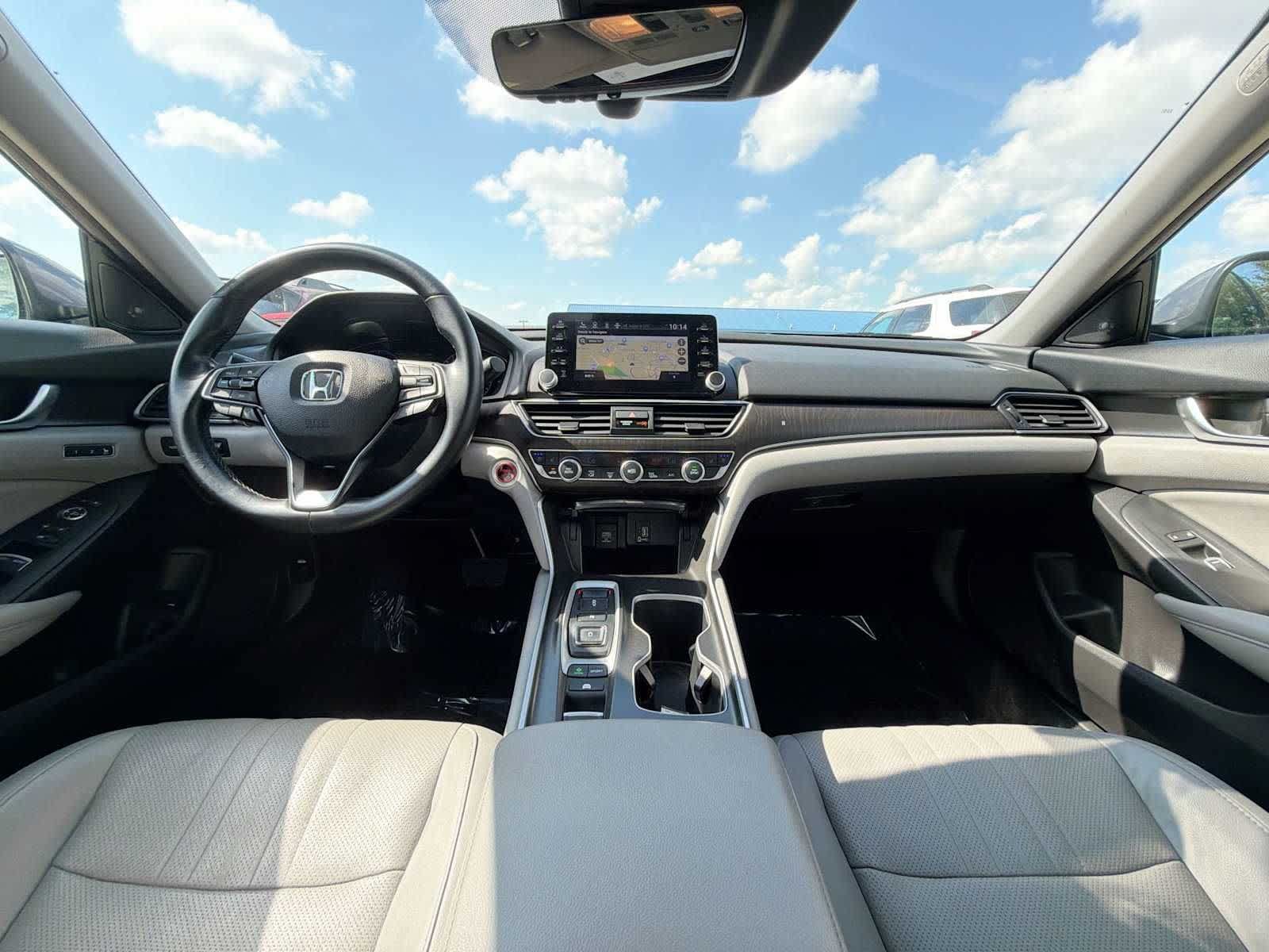 Used 2018 Honda Accord Touring image 12