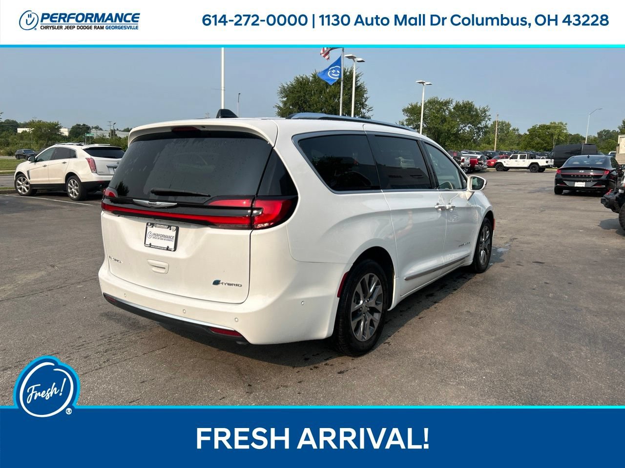 Used 2024 Chrysler Pacifica Pinnacle FWD image 4