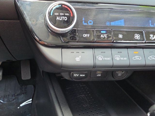 Used 2022 Hyundai Elantra Limited FWD image 19