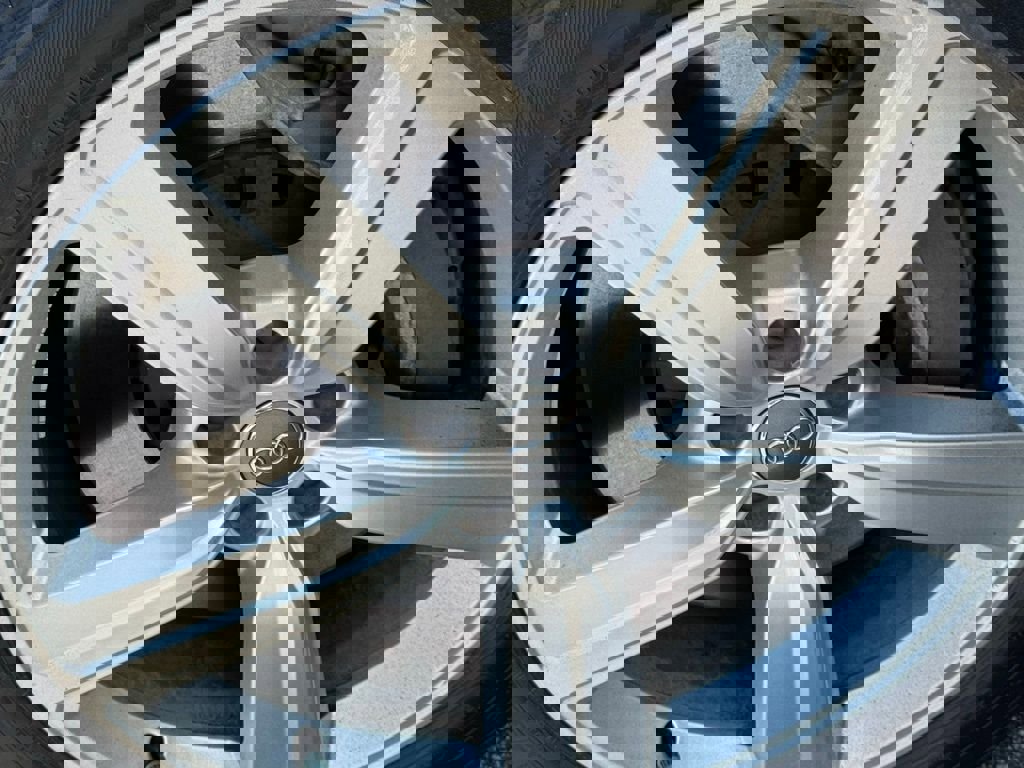 Used 2019 Audi e-tron Premium Plus image 11