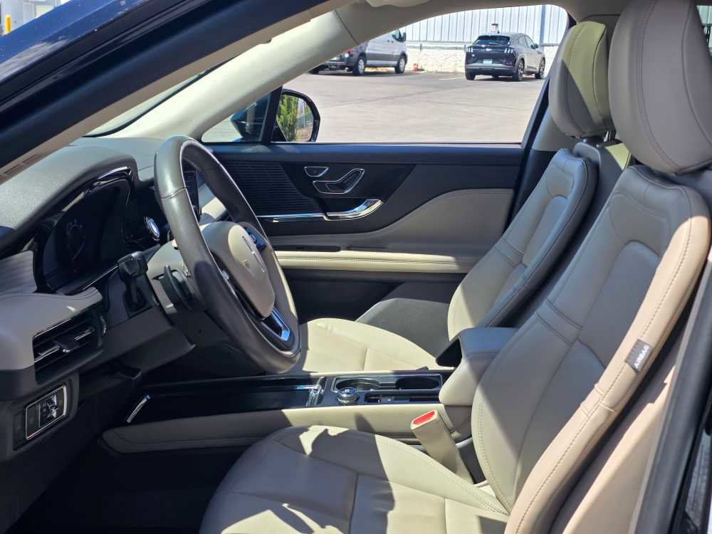 Used 2022 Lincoln Corsair AWD w/ Premium Package image 16